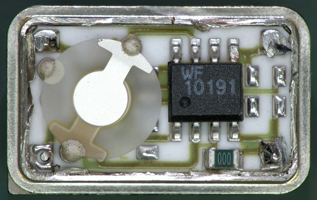 640px-Crystal_Oscillator_DIP_Module_Teardown.png